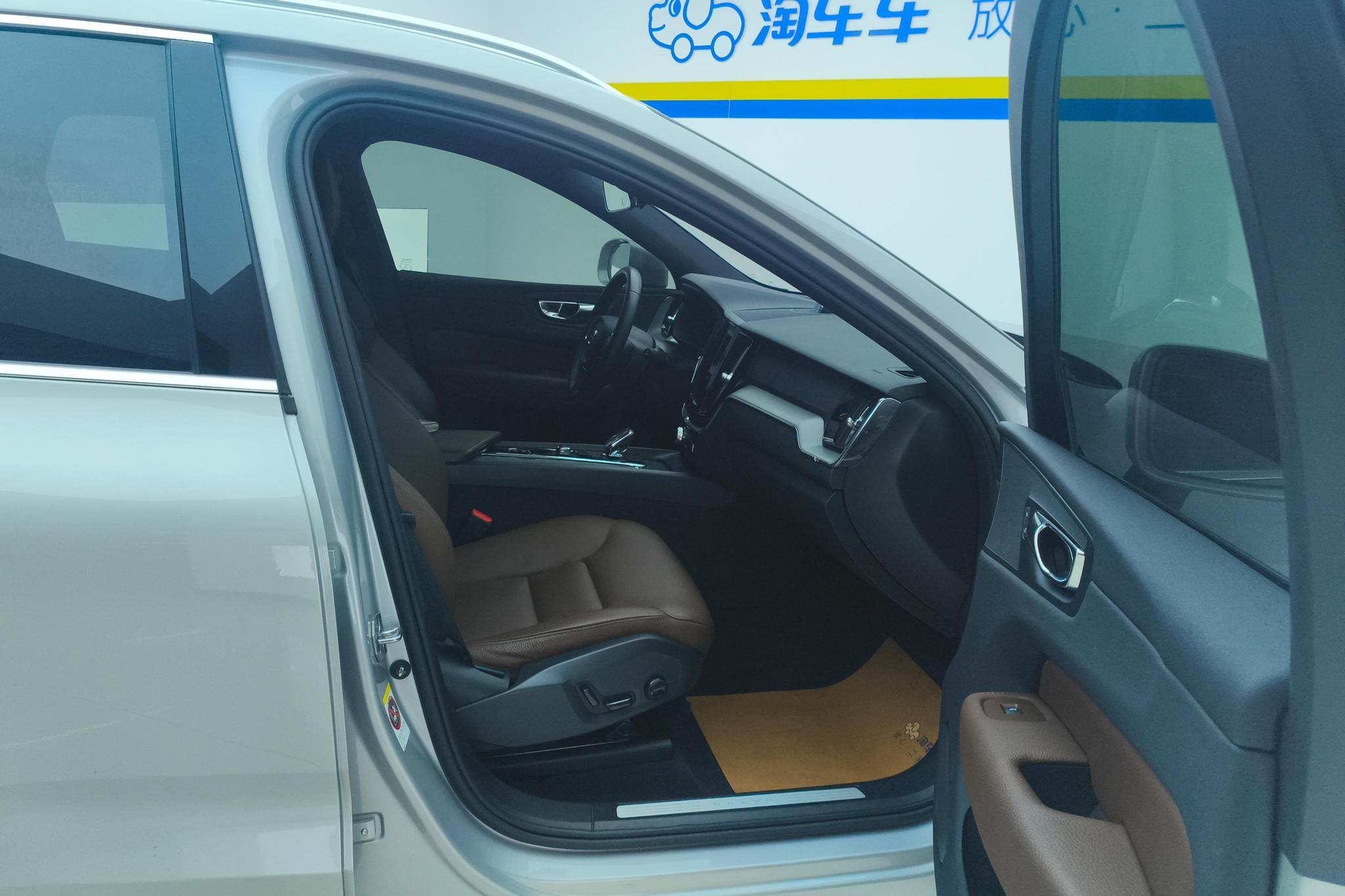 Volvo XC60 2022 B5 Luxury