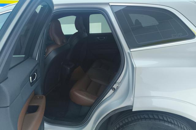 Volvo XC60 2022 B 5 4 WD — фото 16