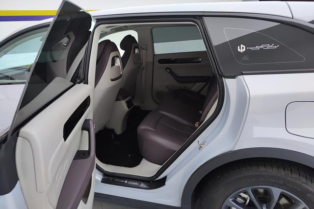 Leapmotor C11 Hybrid 2023 — фото 15