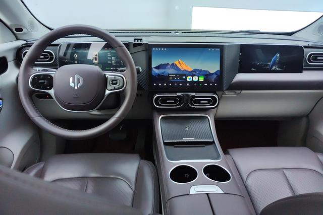 Leapmotor C11 Hybrid 2023 — фото 13