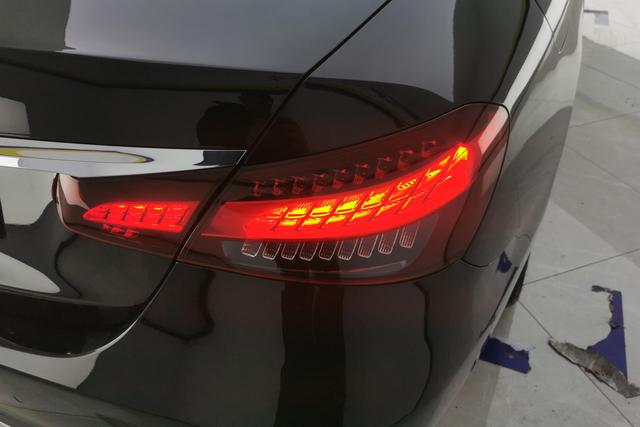 Mercedes-Benz E-class id 3784770 из Китая 8