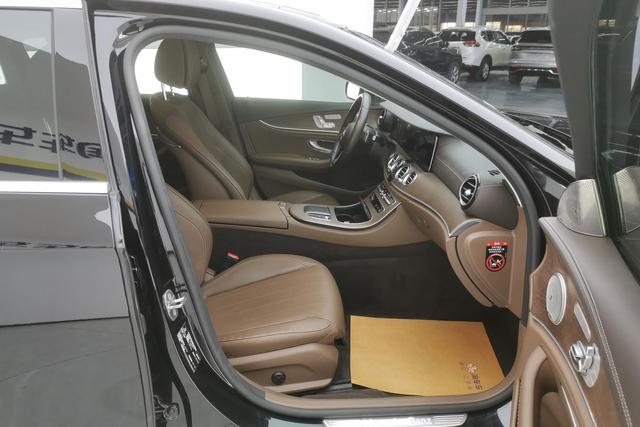 Mercedes-Benz E-Class 2022 E 300 L — фото 15