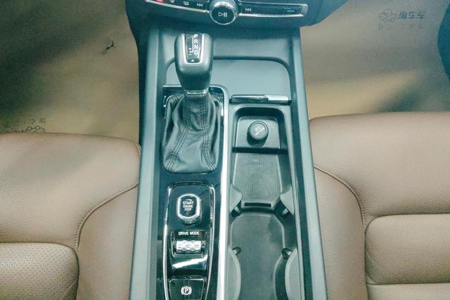 VOLVO XC60 2019 — фото 15