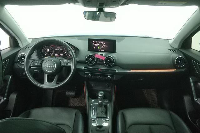 Audi Q2L e-tron 2019 — фото 11