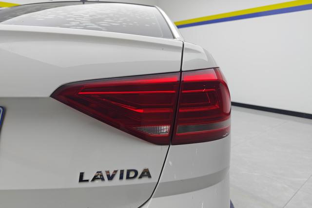 Volkswagen Lavida 2017 — фото 5