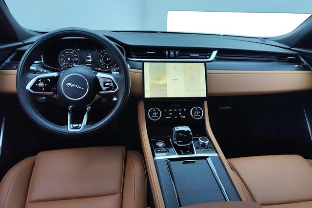 Jaguar XFL 2023 — фото 13