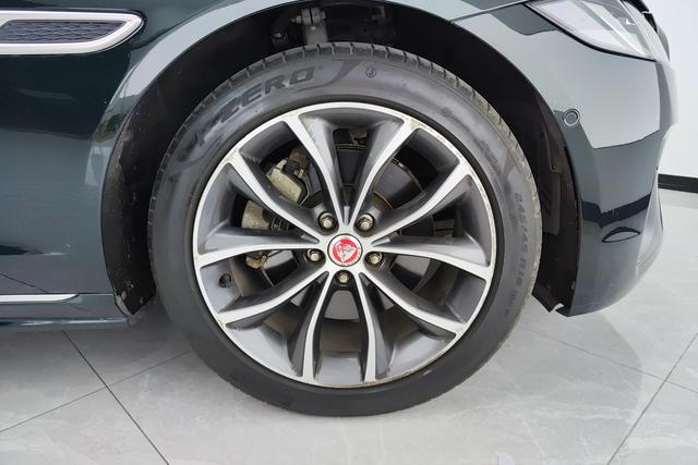 Jaguar XFL 2023 2.0 T P 250 2 WD — фото 4
