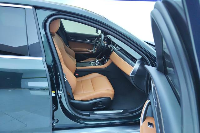 Jaguar XFL 2023 2.0 T P 250 2 WD — фото 15