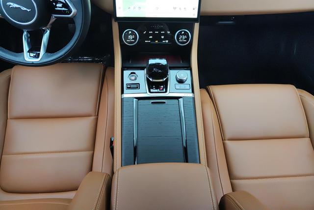 Jaguar XFL 2023 — фото 12