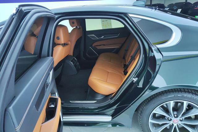 Jaguar XFL 2023 2.0 T P 250 2 WD — фото 16
