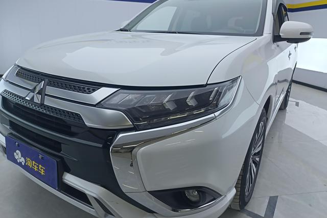 Mitsubishi Outlander 2021 — фото 4