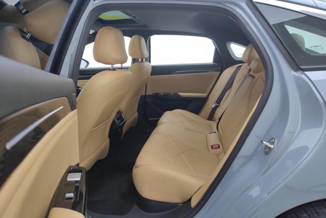 Geely Galaxy L6 2023 — фото 16