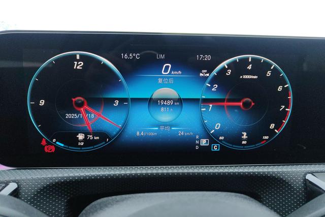 Mercedes Benz A-Class 2022 — фото 14