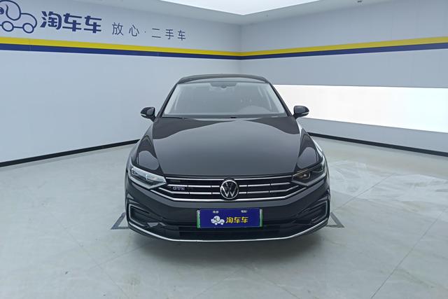 Volkswagen Magotan GTE Plug-in Hybrid 2022 — фото 2