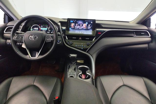 Toyota Camry 2021 — фото 12
