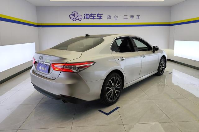 Toyota Camry 2021 — фото 3
