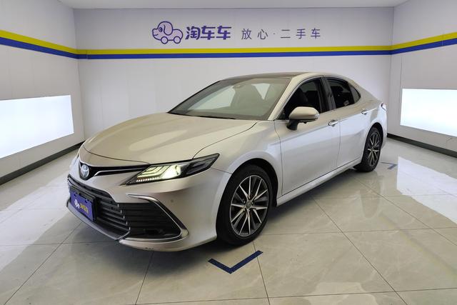 Toyota Camry 2021 — фото 1