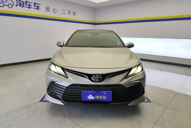 Toyota Camry 2021 — фото 2