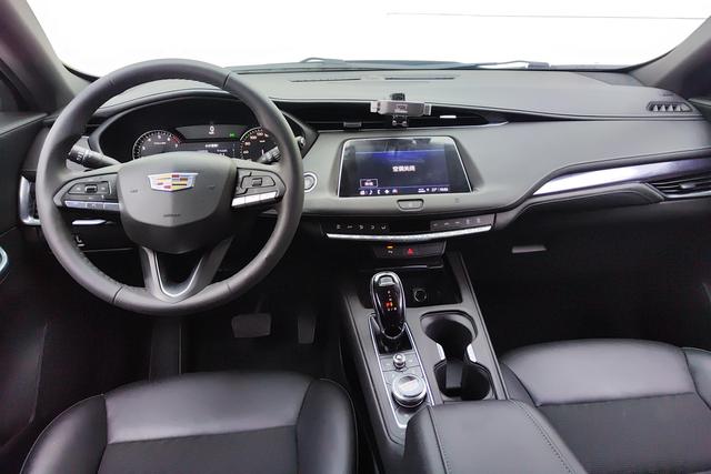 Cadillac XT4 2021 — фото 12