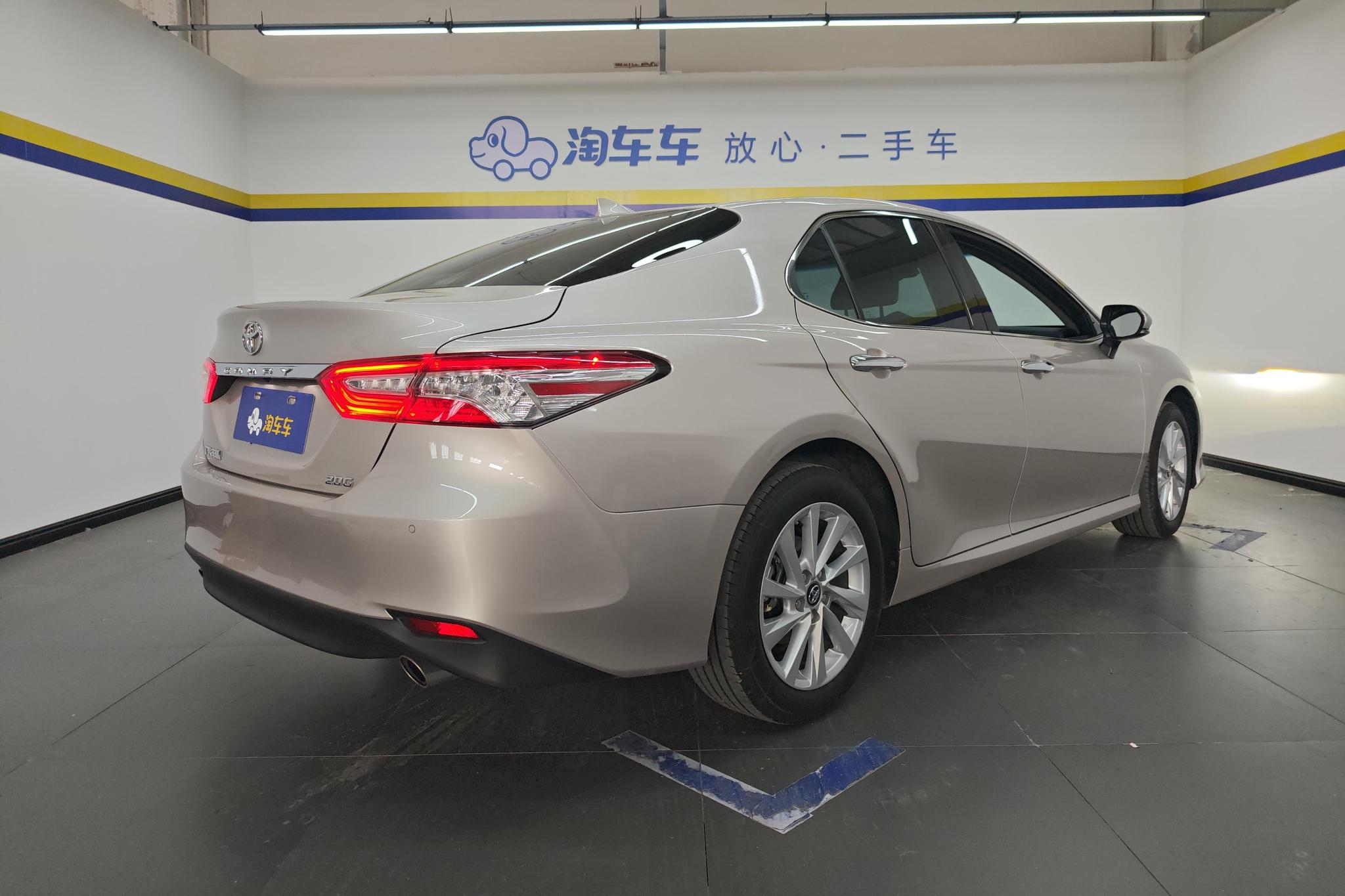 Toyota Camry 2021 2.0G Luxury