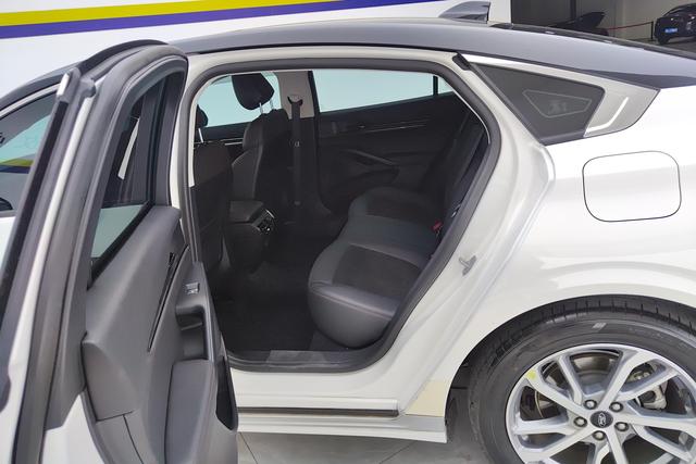 Ford Mondeo 2022 Eco Boost 245 Luxury — фото 15