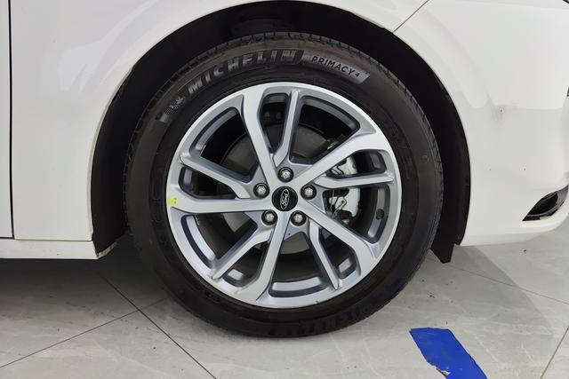 Ford Mondeo 2022 Eco Boost 245 Luxury — фото 4