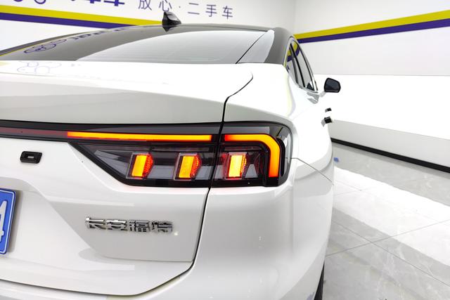 Ford Mondeo 2022 Eco Boost 245 Luxury — фото 6