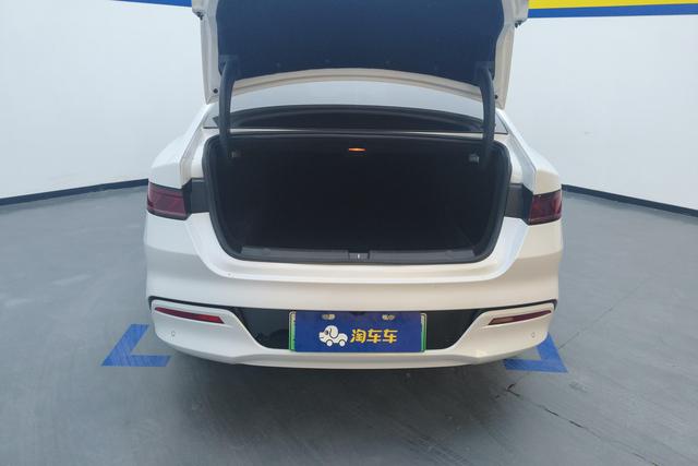 BYD QIN PLUS Hybrid 2021 — фото 17