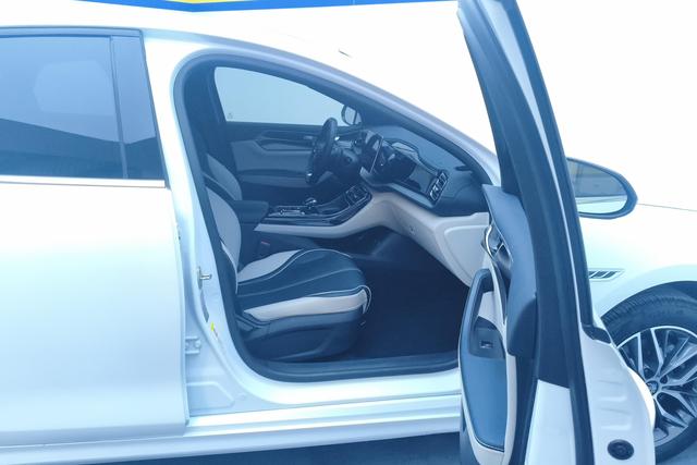BYD QIN PLUS Hybrid 2021 — фото 16
