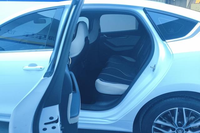 BYD QIN PLUS Hybrid 2021 — фото 15