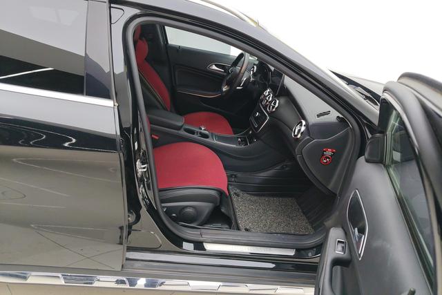 Mercedes Benz GLA 2019 — фото 16