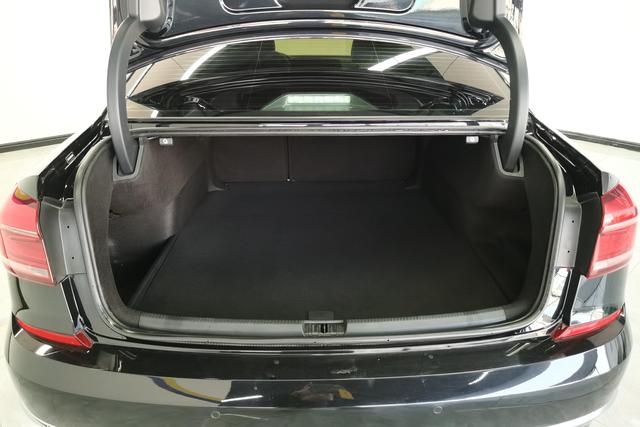 Volkswagen Passat 2017 330 TSI DSG — фото 17