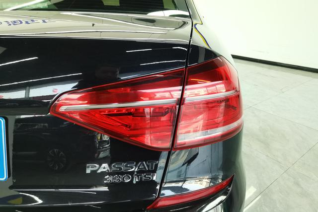 Volkswagen Passat 2017 330 TSI DSG — фото 6