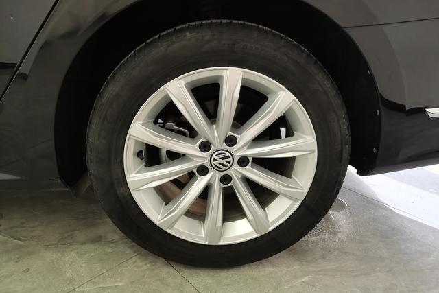 Volkswagen Passat 2017 330 TSI DSG — фото 4