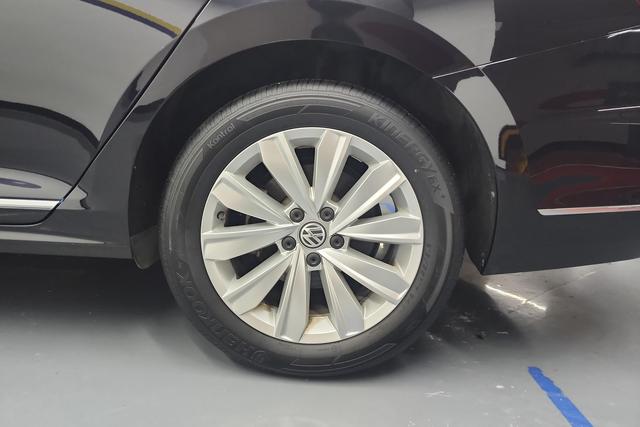 Volkswagen Passat id 3823603 из Китая 9