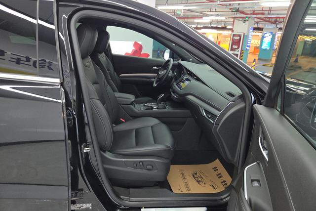 Cadillac XT4 2021 Черный из Китая