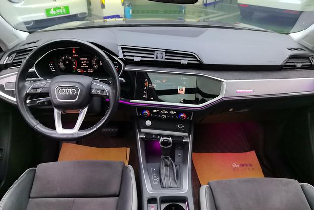 Audi Q3 2019 — фото 12