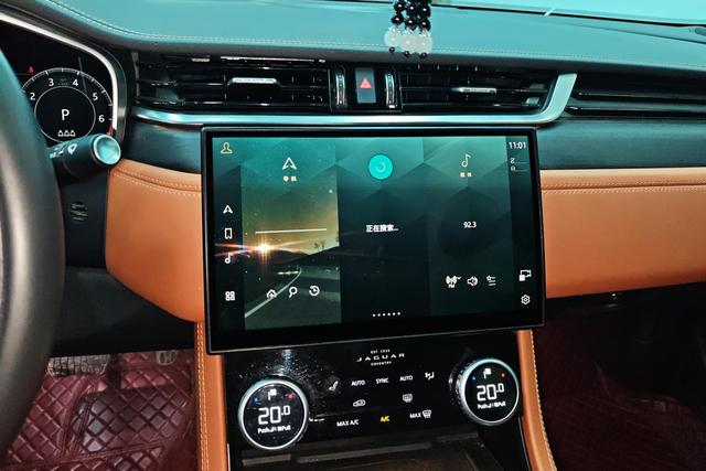 Jaguar XFL 2023 — фото 13