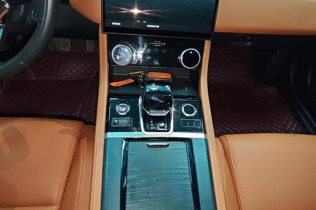 Jaguar XFL 2023 — фото 15