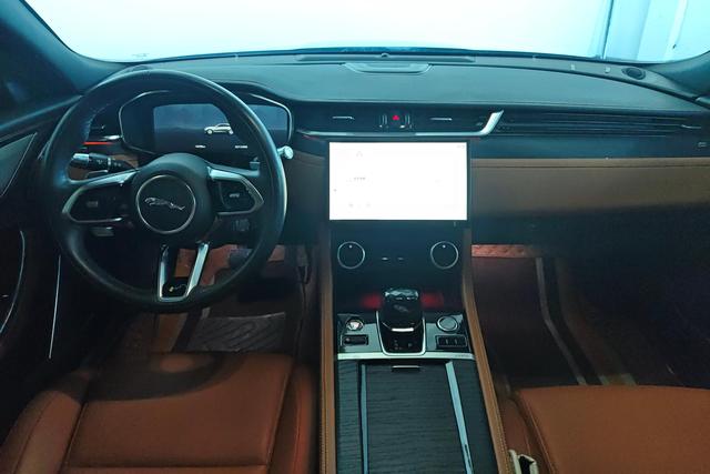 Jaguar XFL 2022 — фото 13