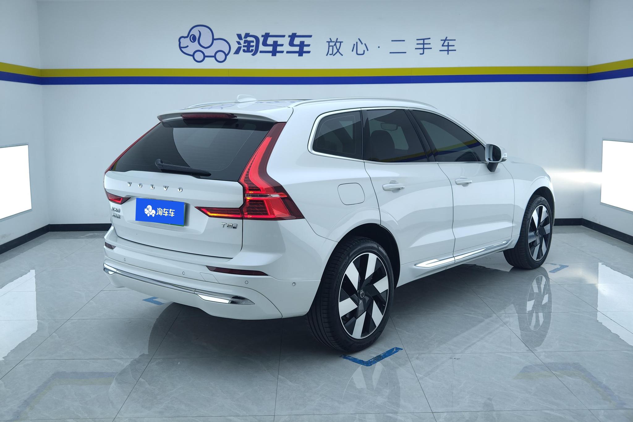 Volvo XC60 PHEV 2025 T8 Luxury