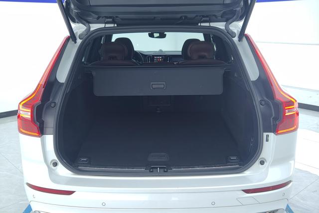 Volvo XC60 — фото 17
