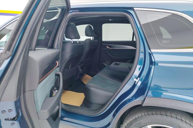 Geely Automobile Xingyue L 2023 Синий из Китая, фото 3