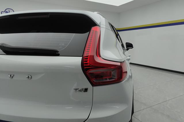 Volvo XC40 2021 Белый из Китая