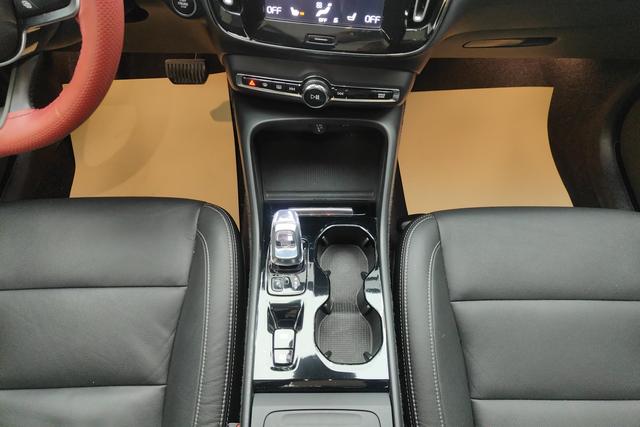 Volvo XC40 2021 Белый из Китая, фото 5