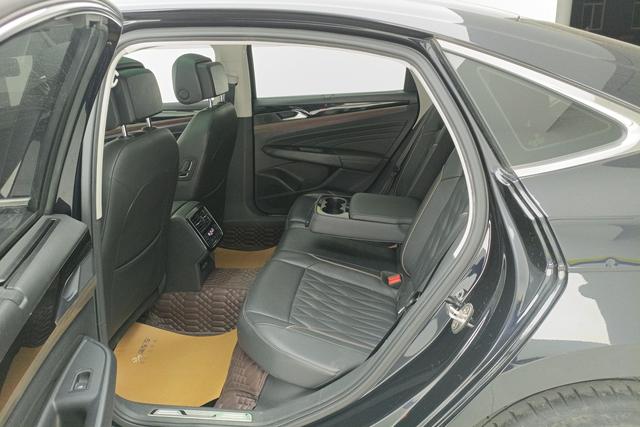 Volkswagen Passat id 3784688 из Китая 14