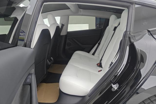 Tesla Model 3 2021 Черный из Китая, фото 5