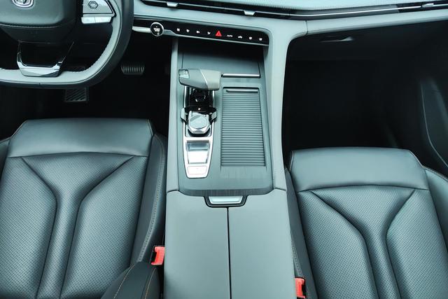 Chang'an CS75 PLUS 2022 Белый из Китая