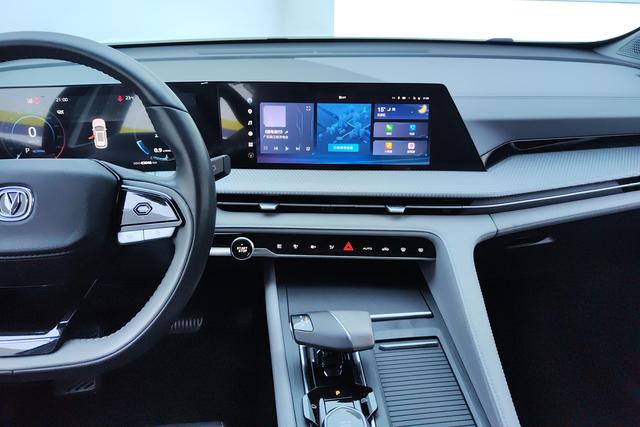 Chang'an CS75 PLUS 2022 Белый из Китая, фото 4