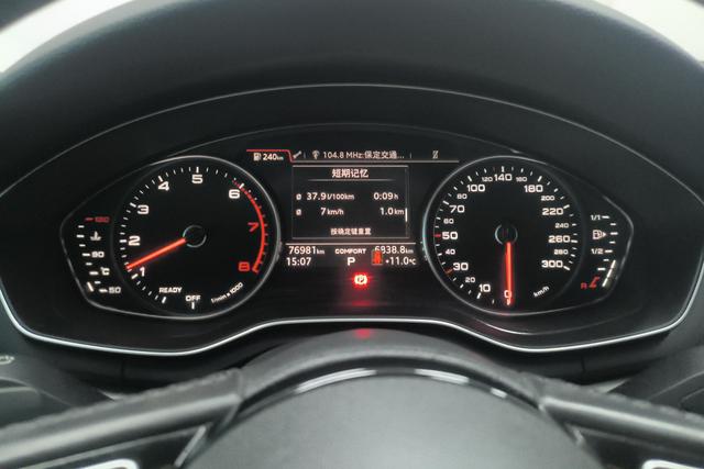 Audi A4L 2019 40 TFSI VI — фото 13
